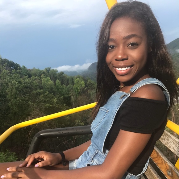 Meet your Posher, Deanda - Picture 2 of 3